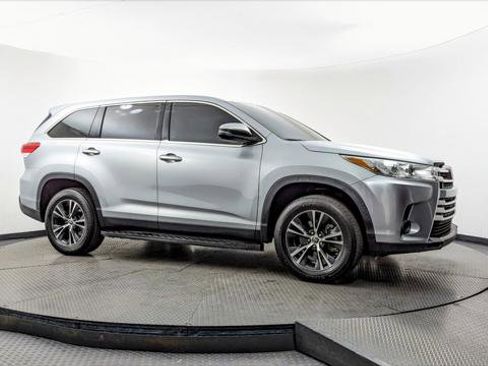 Used 2019 Toyota Highlander LE image 11