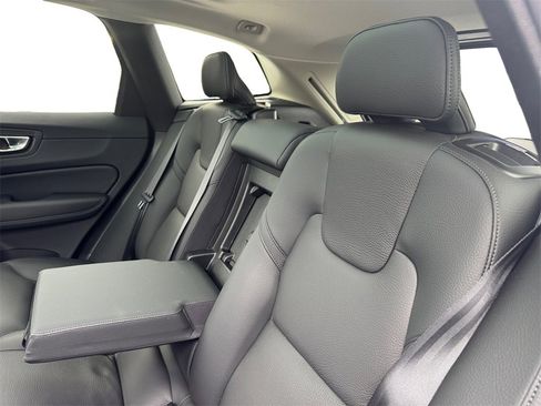 Certified 2025 Volvo XC60 B5 Plus image 21