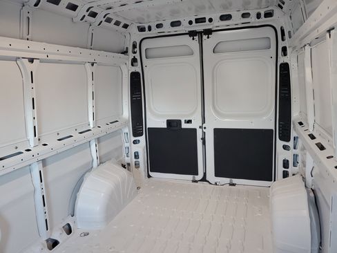 Used 2025 RAM ProMaster 2500 w/ Convenience Group image 23