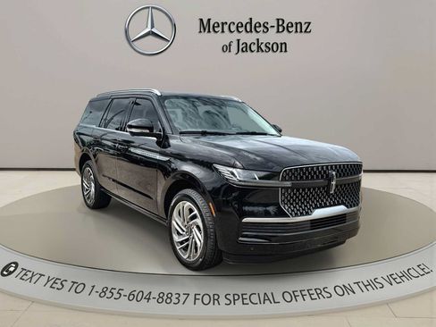 Used 2026 Lincoln Navigator Reserve AWD/4WD image 2