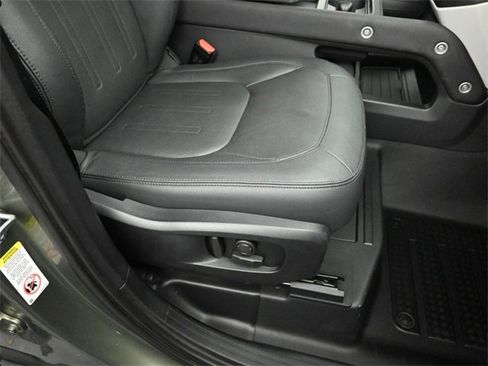 Used 2022 Land Rover Defender 110 SE image 32