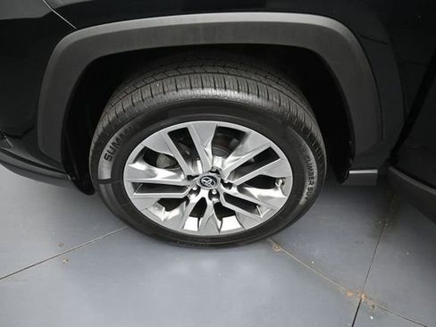 Used 2019 Toyota RAV4 XLE Premium w/ Cold Weather Package AWD/4WD image 35