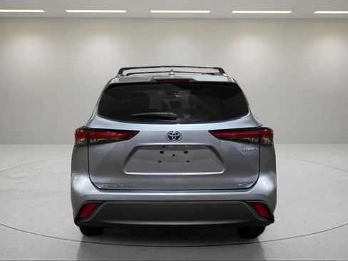 Used 2021 Toyota Highlander XLE AWD/4WD image 4
