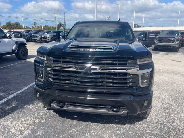 Used 2025 Chevrolet Silverado 2500 LT w/ Convenience Package AWD/4WD image 2