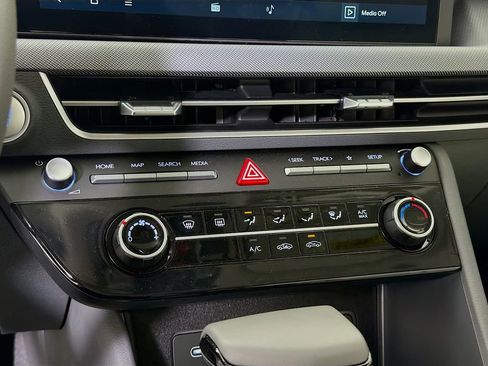 Used 2025 Hyundai Sonata SE image 18