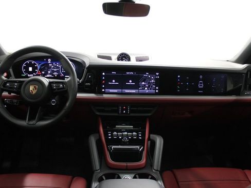 Certified 2025 Porsche Cayenne Coupe AWD/4WD image 26