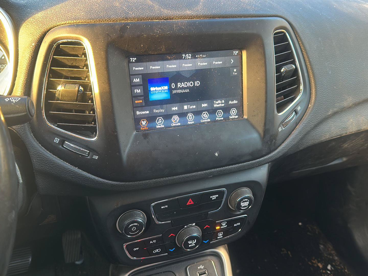 Used 2019 Jeep Compass Latitude w/ Popular Equipment Group AWD/4WD image 12