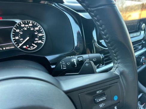 Used 2024 Nissan Pathfinder SV image 26