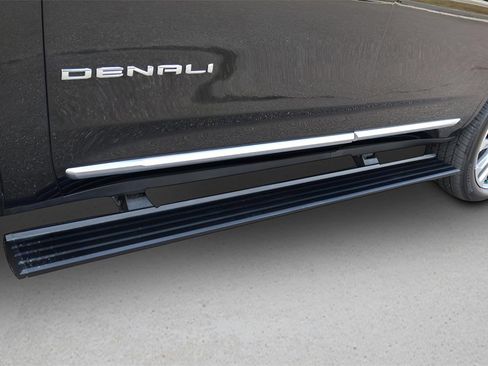 Used 2021 GMC Yukon Denali w/ Denali Ultimate Package image 30