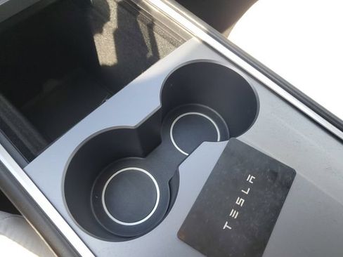 Used 2024 Tesla Model Y Long Range RWD image 17