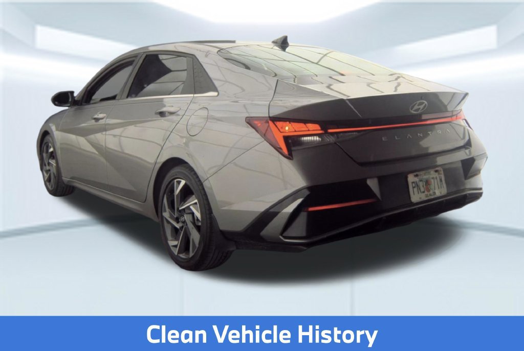 Used 2025 Hyundai Elantra SEL w/ Cargo Package FWD image 4