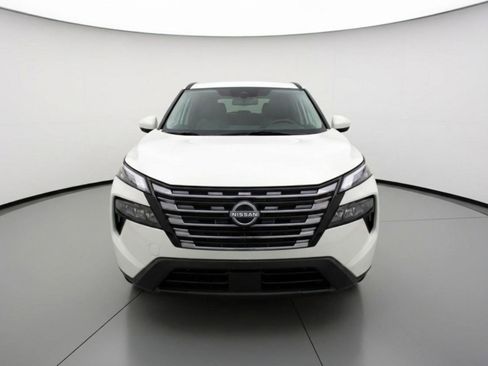 Used 2025 Nissan Rogue SV image 2