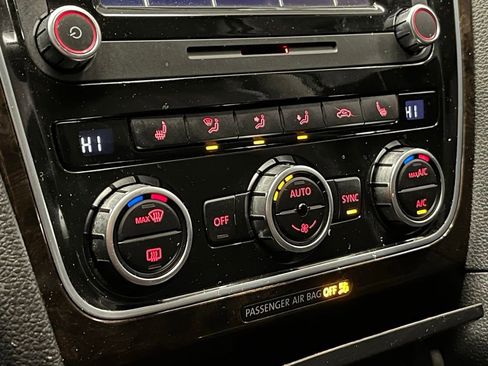 Used 2015 Volkswagen Passat TDI SEL Premium image 10