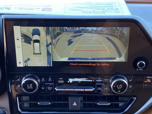 Used 2023 Toyota Highlander Platinum image 24