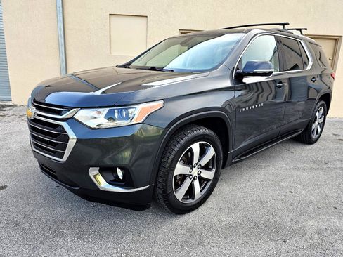 Used 2018 Chevrolet Traverse LT w/ LPO, 'HIT The Road' Package image 3