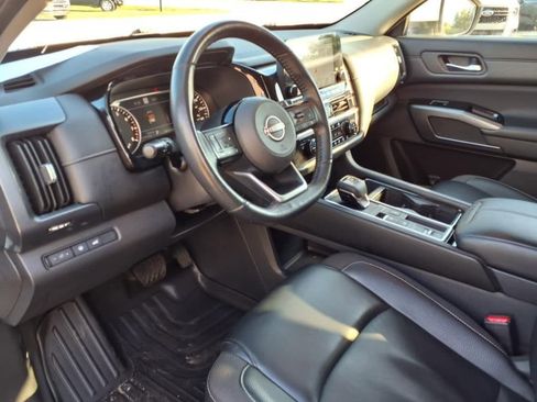 Used 2023 Nissan Pathfinder SL w/ Lighting Package (N92) image 15