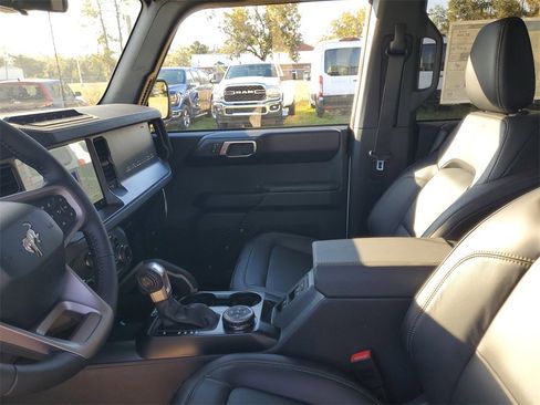 New 2025 Ford Bronco Badlands image 8