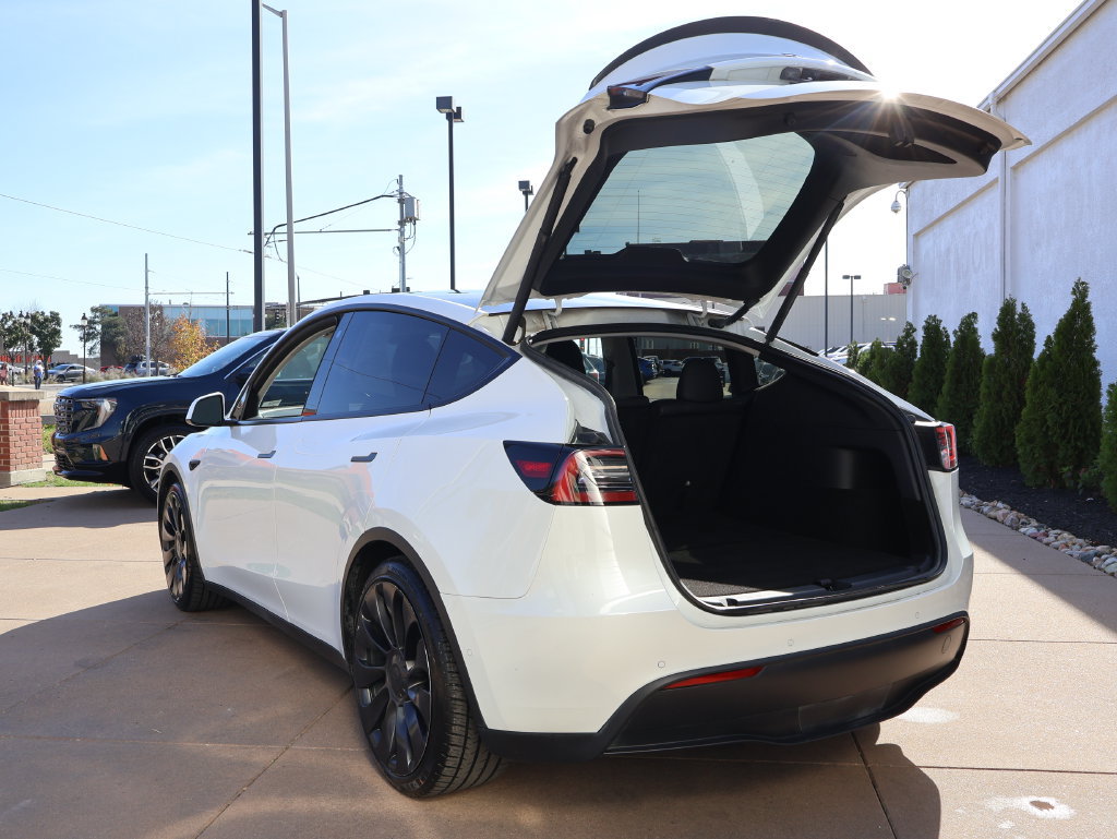 Used 2022 Tesla Model Y Performance AWD/4WD image 10