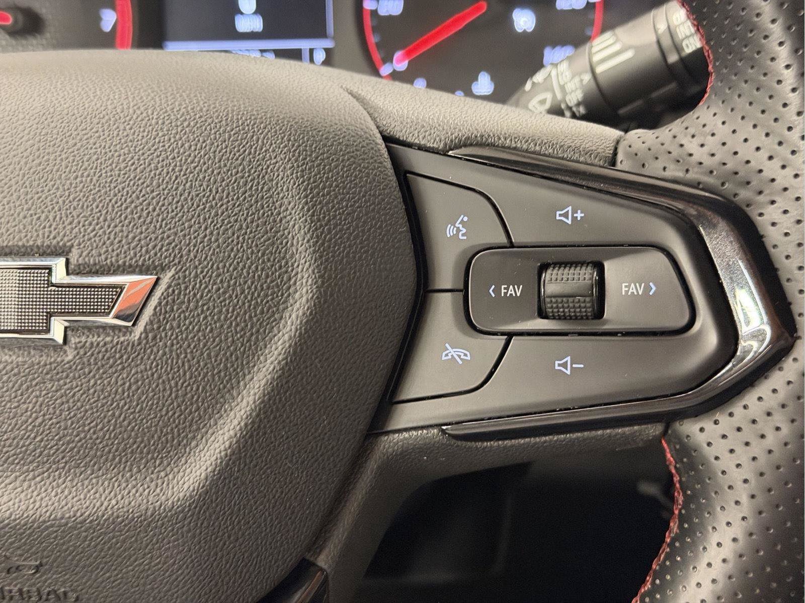 Used 2024 Chevrolet Trax RS FWD image 19