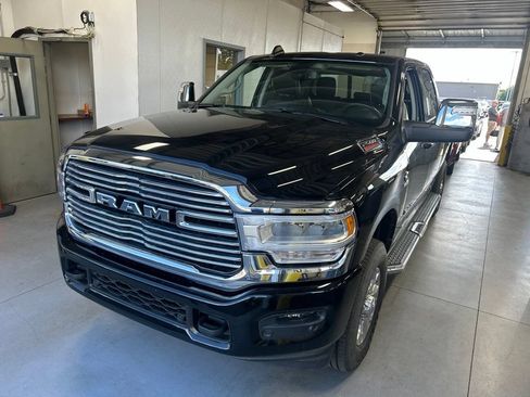 Used 2024 RAM 2500 Laramie AWD/4WD image 2