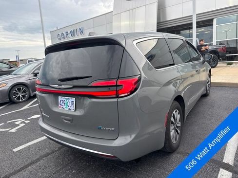 Used 2022 Chrysler Pacifica Touring-L w/ Uconnect Theater Family Group FWD image 7