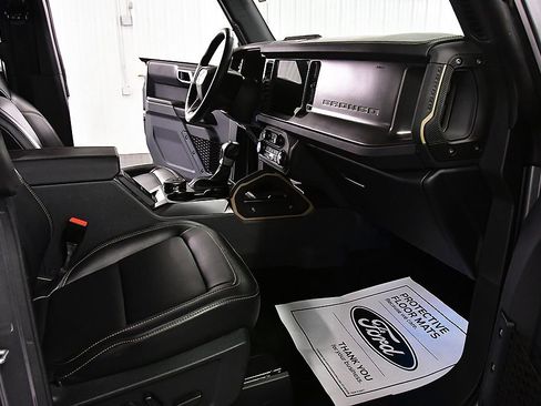 Used 2025 Ford Bronco Badlands image 29
