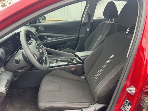 Used 2024 Hyundai Elantra SEL image 9