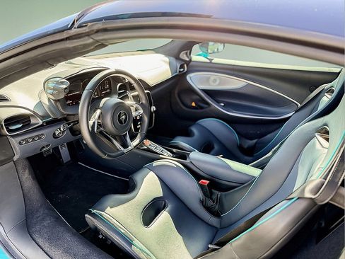 Used 2025 McLaren Artura Spider RWD image 24