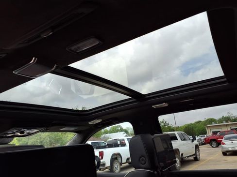 Used 2025 Cadillac Escalade Premium Luxury Platinum image 16