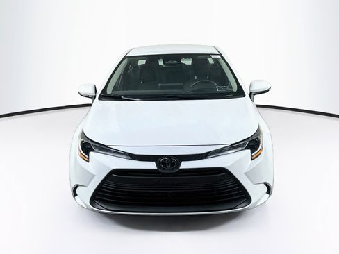 Used 2025 Toyota Corolla LE FWD image 2