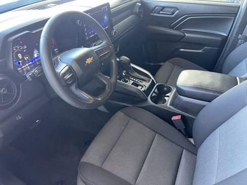 Used 2025 Chevrolet Colorado W/T AWD/4WD image 6