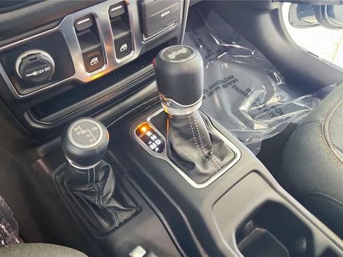 Used 2025 Jeep Wrangler Sport AWD/4WD image 27