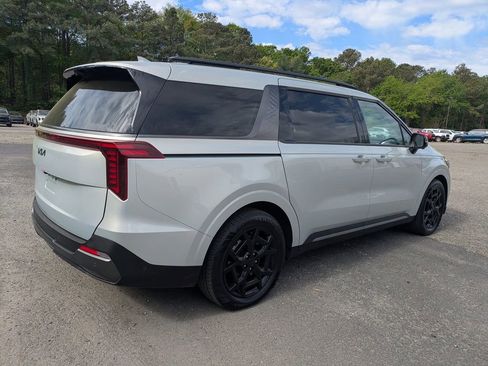 Used 2025 Kia Carnival SX Prestige image 4