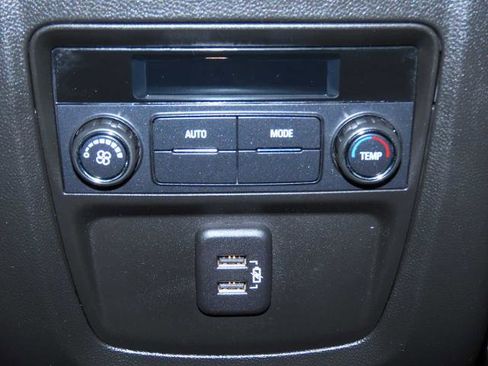 Used 2023 Buick Enclave Essence image 26