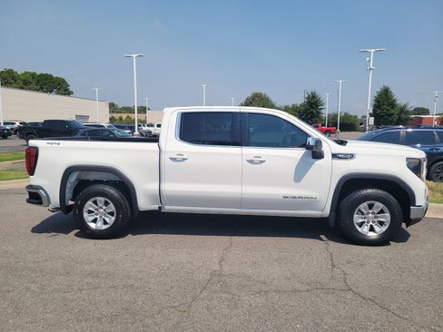 Used 2025 GMC Sierra 1500 SLE AWD/4WD image 2