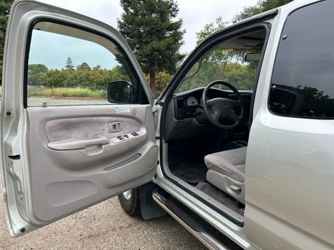 Used 2003 Toyota Tacoma PreRunner image 25
