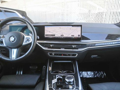 Certified 2024 BMW X7 xDrive40i w/ M Sport Package image 9