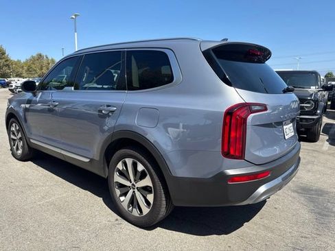 Used 2022 Kia Telluride S FWD image 2