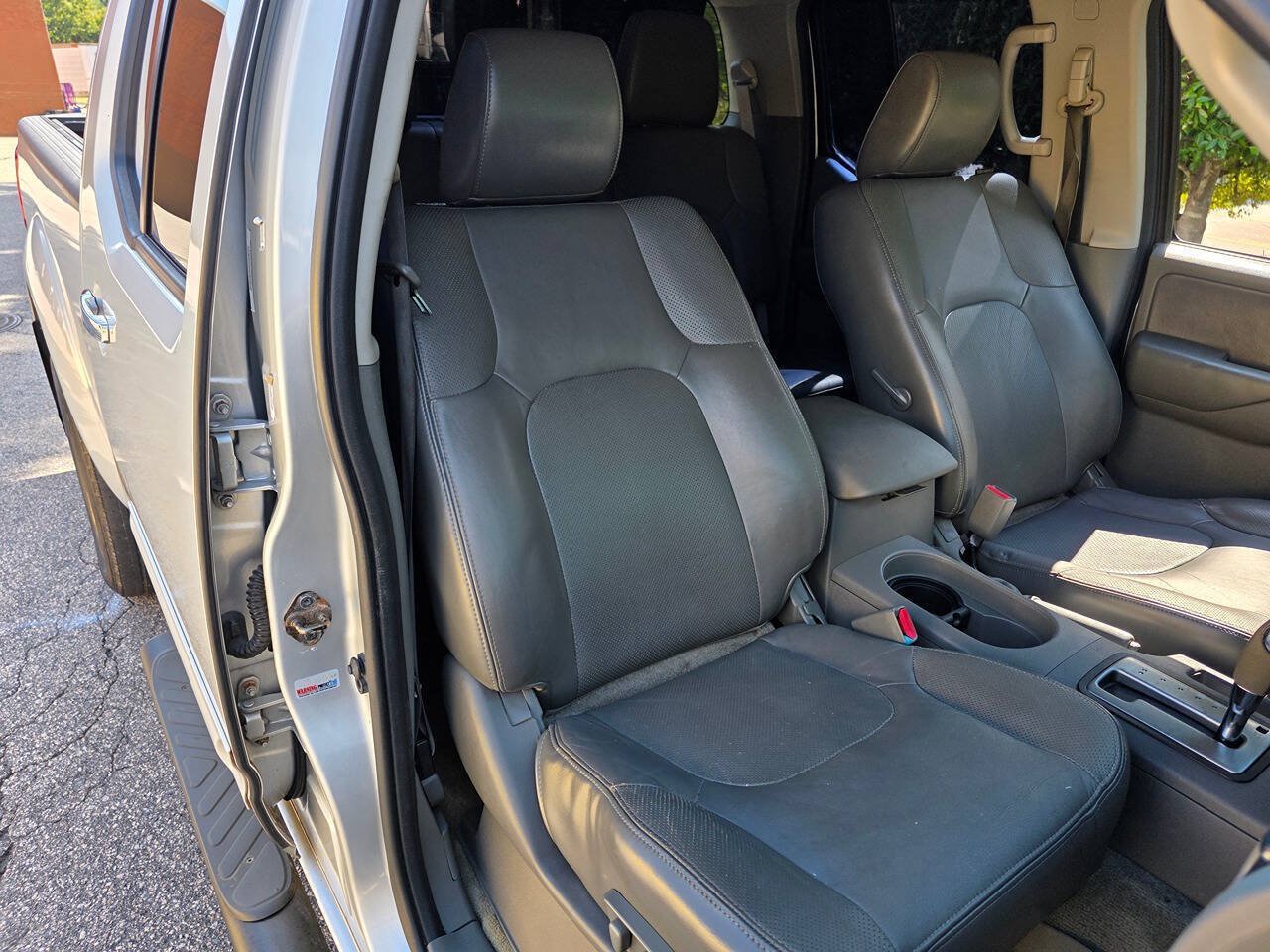 Used 2013 Nissan Frontier SL w/ Moonroof Pkg AWD/4WD image 36