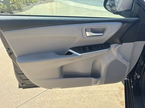 Used 2016 Toyota Camry SE FWD image 14