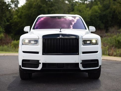 Certified 2022 Rolls-Royce Cullinan Black Badge w/ Dark Exterior Package AWD/4WD image 12