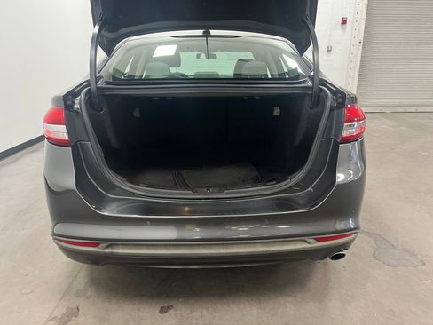 Used 2017 Ford Fusion SE w/ Fusion SE Technology Package image 26