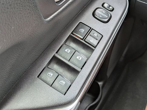 Used 2015 Toyota Camry LE image 22