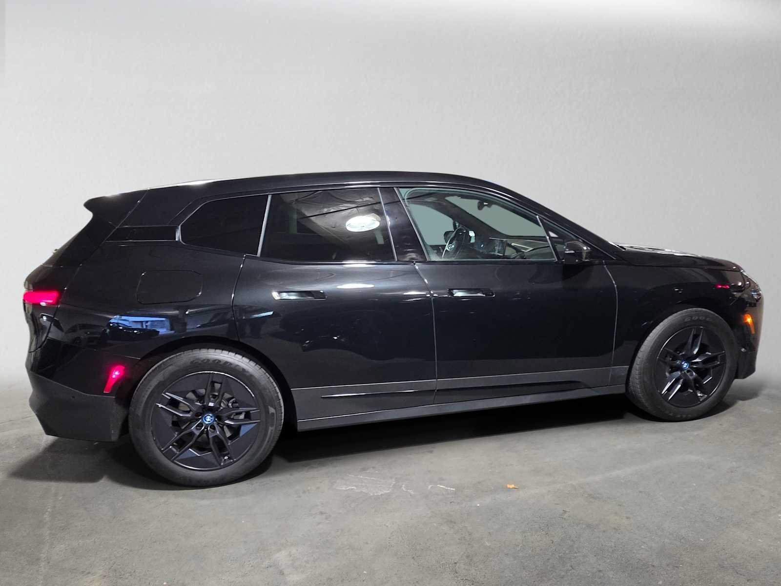 Used 2024 BMW iX xDrive50 w/ Convenience Package AWD/4WD image 2