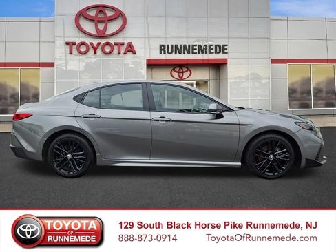 Used 2025 Toyota Camry SE FWD image 7
