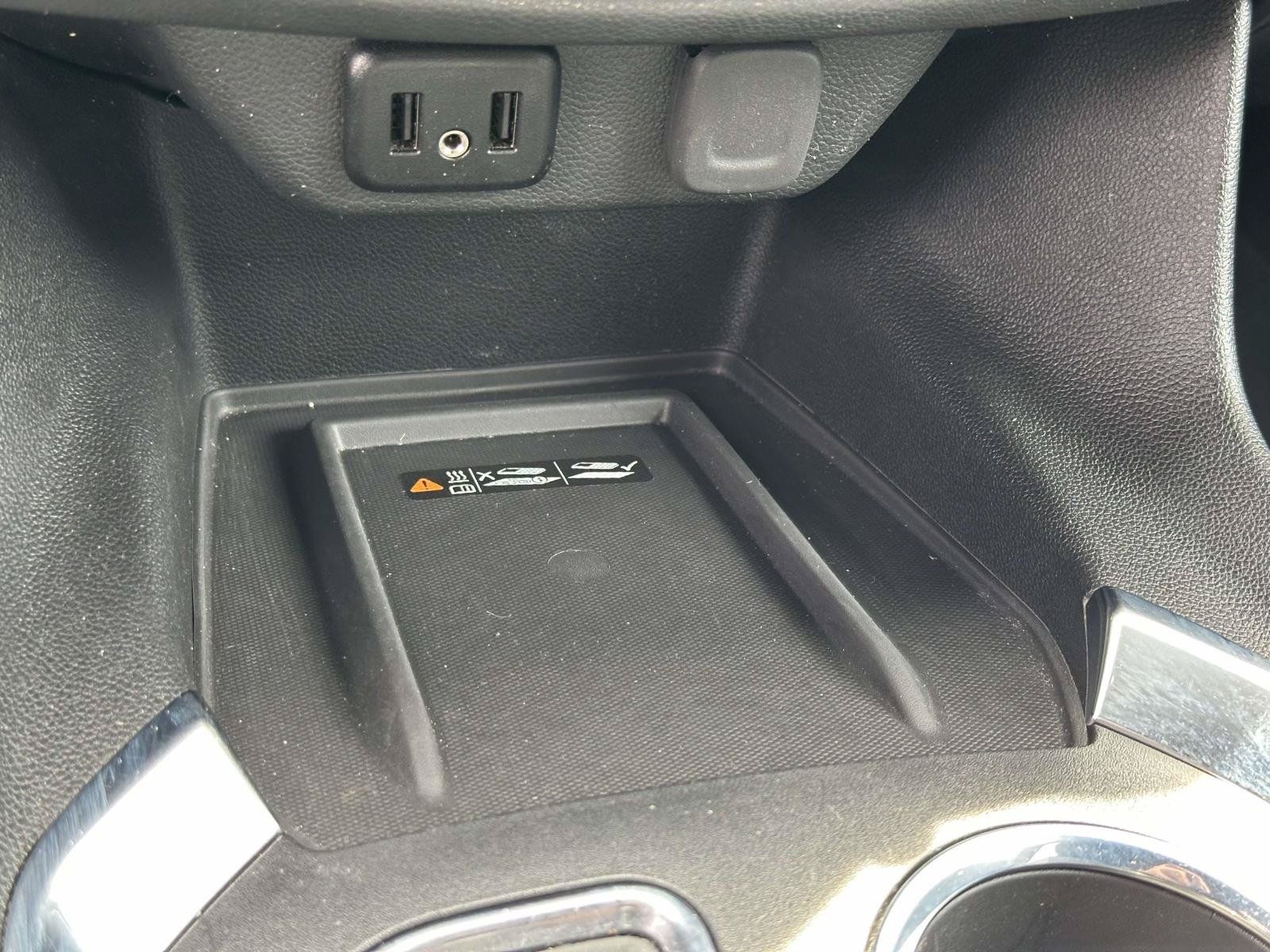 Used 2023 Chevrolet Traverse LT AWD/4WD image 32