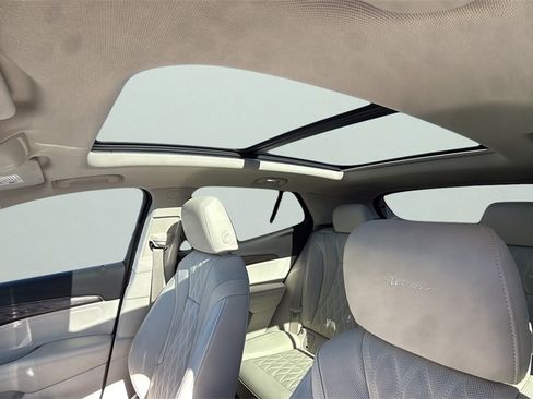 Used 2023 Buick Envision Avenir image 10