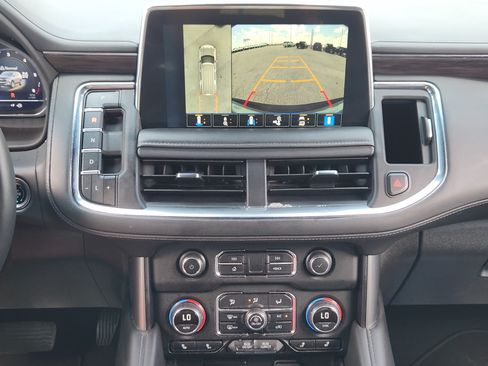 Used 2024 Chevrolet Tahoe Z71 w/ Luxury Package AWD/4WD image 19