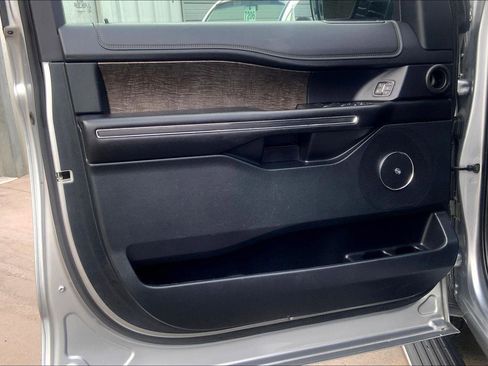 Used 2020 Ford Expedition Limited image 23