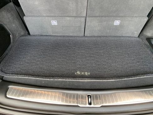 Used 2023 Jeep Grand Cherokee L Summit w/ High Altitude Package image 9